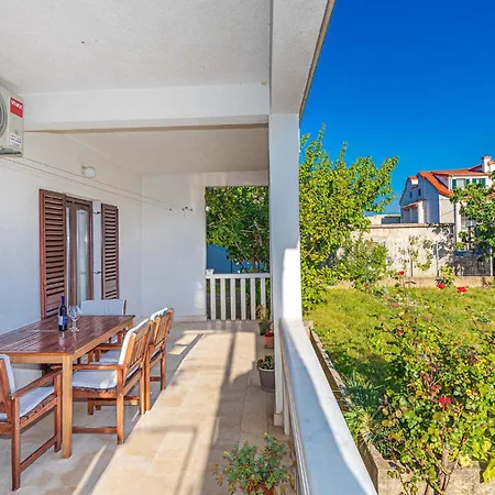 Apartamento Lovely In Kastel Novi With Wifi Kaštela