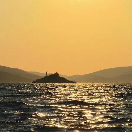 Lovely In Kastel Novi With Wifi * Kaštela