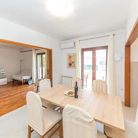 Appartamento Lovely In Kastel Novi With Wifi