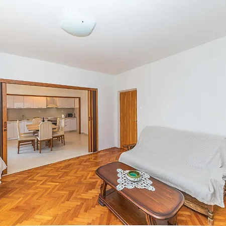 Appartamento Lovely In Kastel Novi With Wifi
