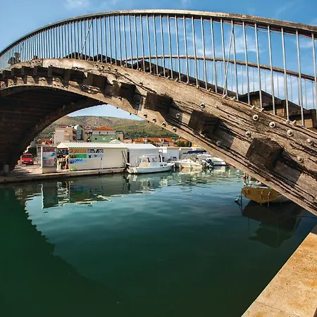 Appartamento Lovely In Kastel Novi With Wifi Kaštela